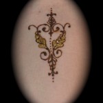 detailed heart henna tattoo